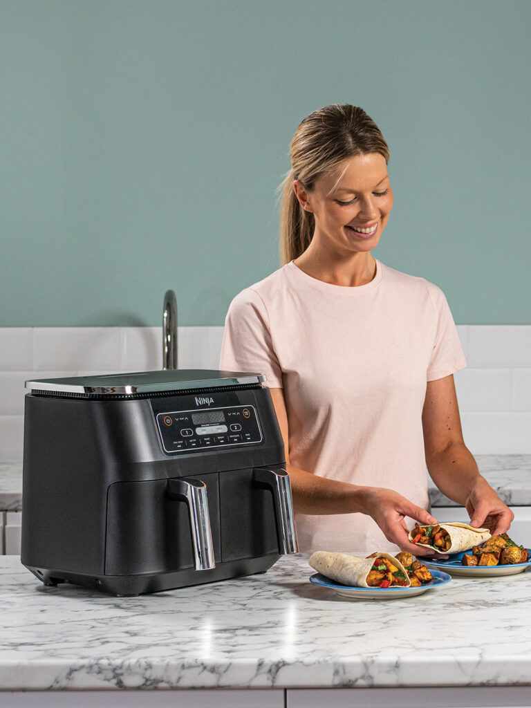 Ninja-Foodi-Air-Fryer-AF300UK-Couple-Serving-1200x1600